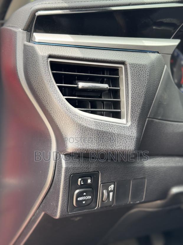 Toyota Corolla S 4dr Sedan (1.8L 4cyl CVT) 2015 Red · Photo 7