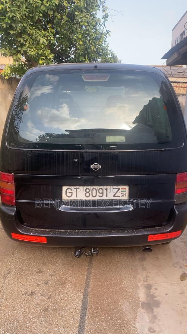 Nissan Caravan (Urvan) 2000 Black · Photo 2