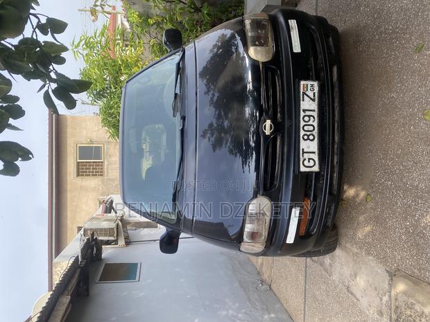 Nissan Caravan (Urvan) 2000 Black · Photo 4
