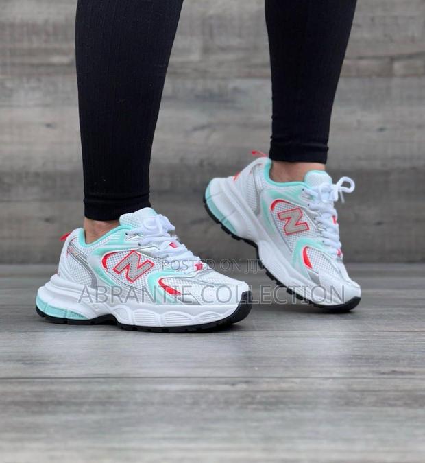 Authentic New Balance V2 530 Sneaker · Photo 2