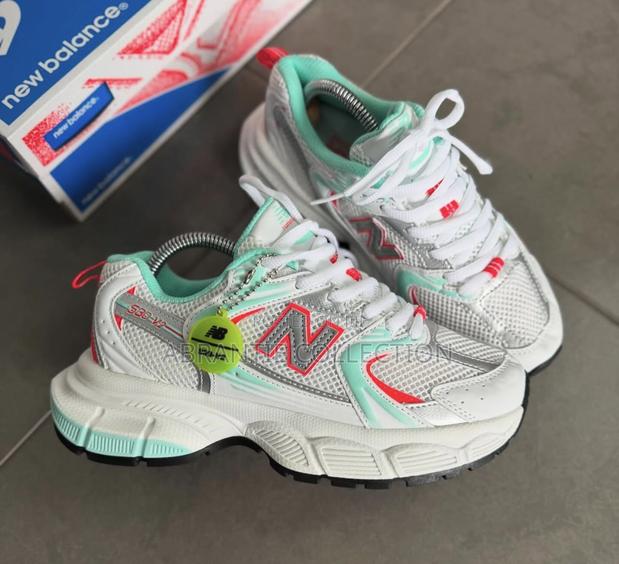 Authentic New Balance V2 530 Sneaker · Photo 1
