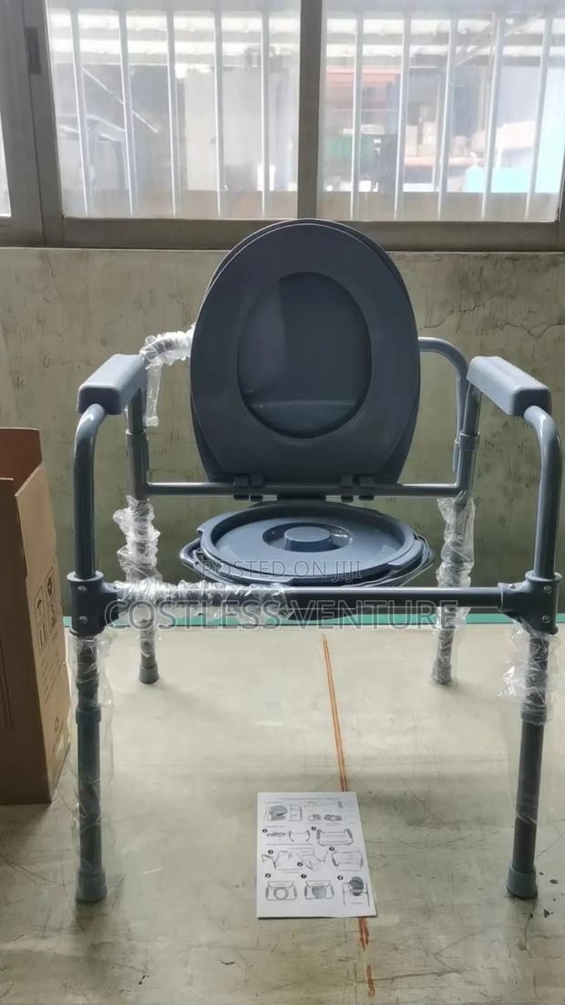 Greenlife Commode Chair · Photo 3