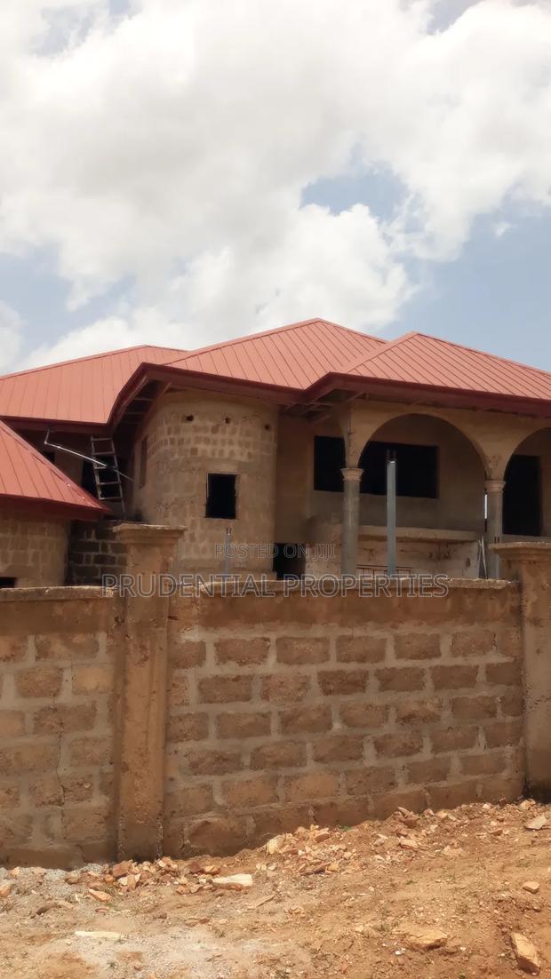 8bdrm House in Gbawe for sale