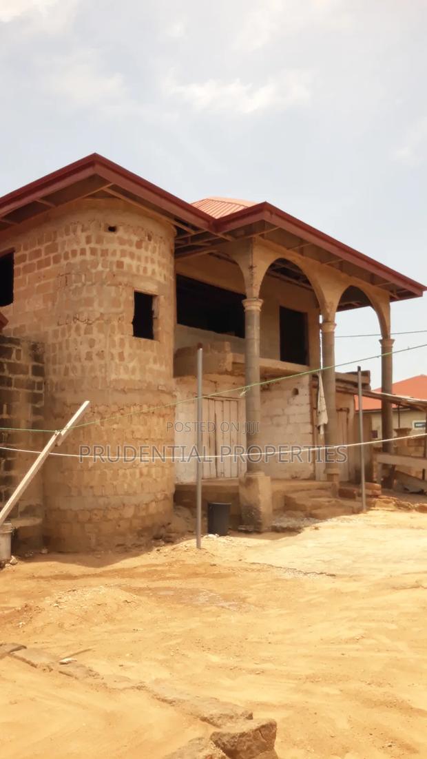 8bdrm House in Gbawe for sale · Photo 2