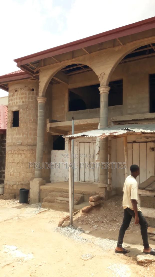 8bdrm House in Gbawe for sale · Photo 3