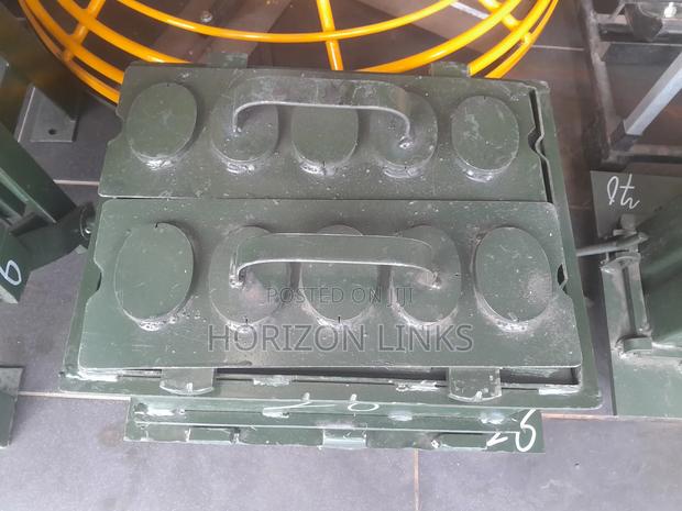 6" Double Hollow Block Mould · Photo 1
