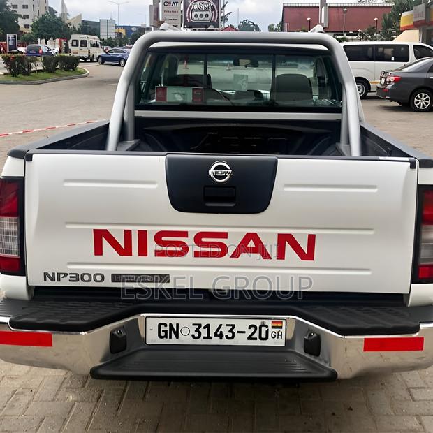 Nissan Hardbody Pick Up for Rent Come With a Driver · Photo 2