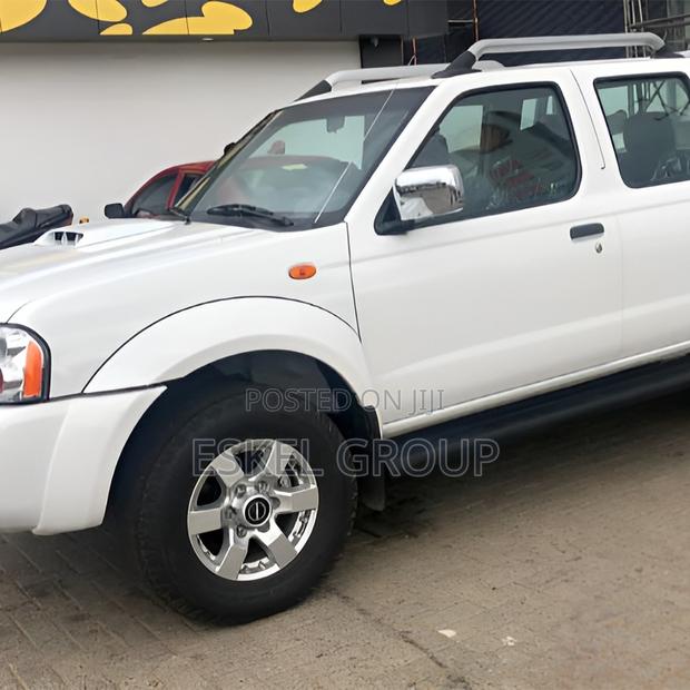 Nissan Hardbody Pick Up for Rent Come With a Driver · Photo 4