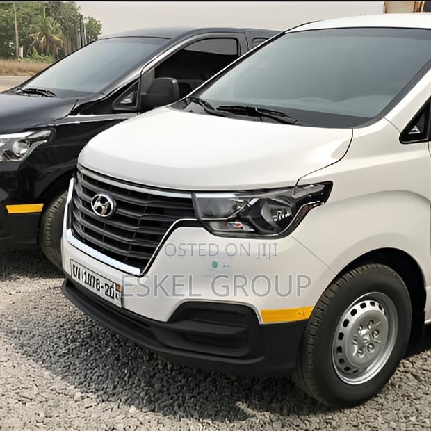 Hyundai H1 for Rent Come With a Driver · Photo 3