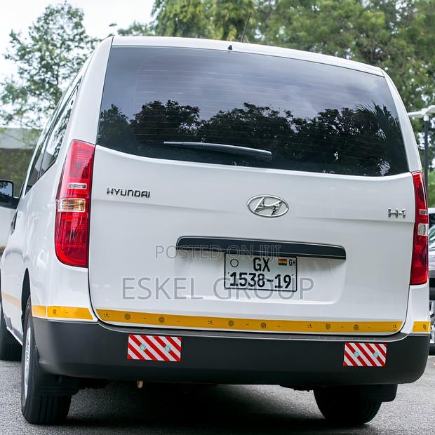 Hyundai H1 for Rent Come With a Driver · Photo 6