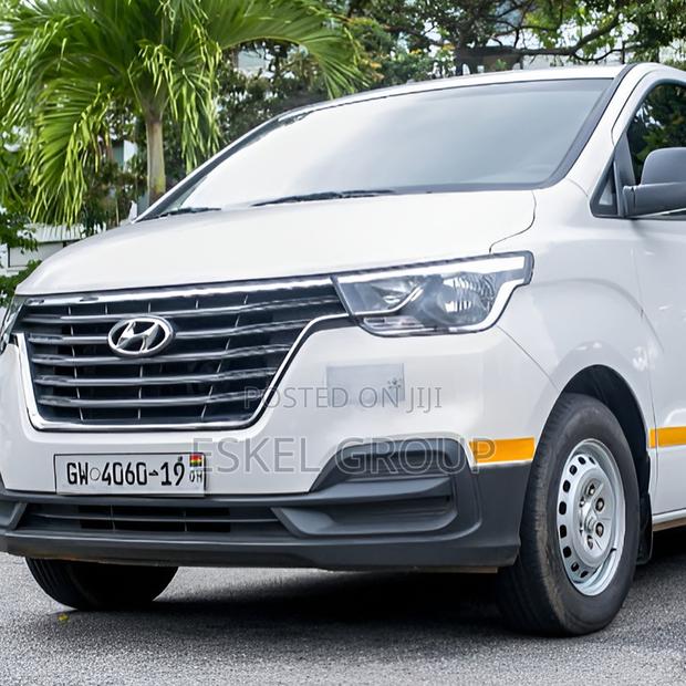 Hyundai H1 for Rent Come With a Driver · Photo 7