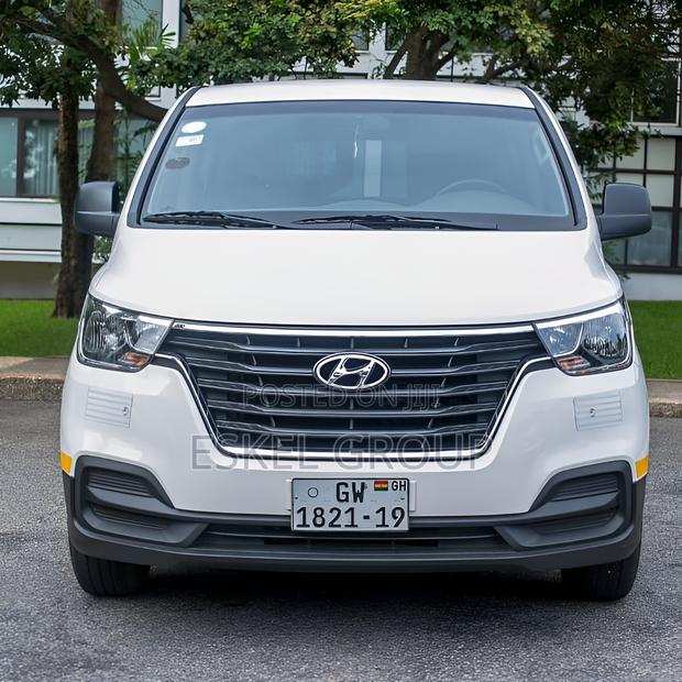 Hyundai H1 for Rent Come With a Driver · Photo 8