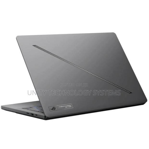 New Laptop Asus ROG Zephyrus G16 32GB Intel Core Ultra 9 SSD 2T · Photo 1
