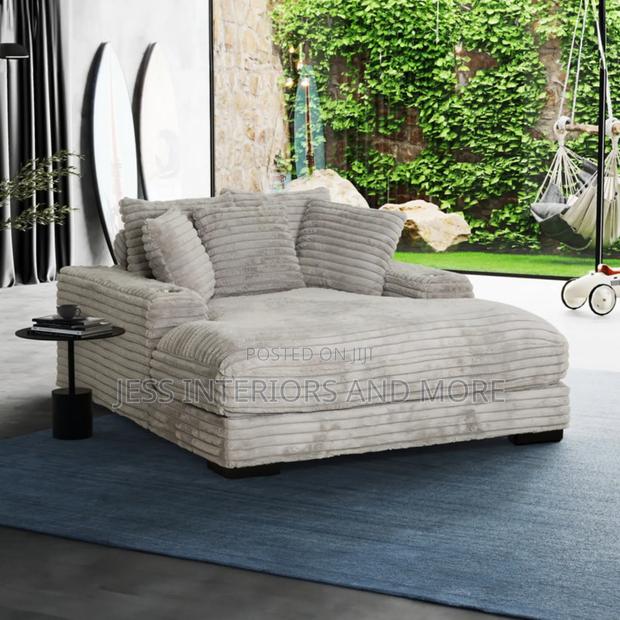 Super Sized Sleeper Sofa/Sofa Bed · Photo 1