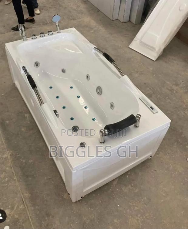 Straight Bath Jacuzzi With Shower Handles · Photo 1