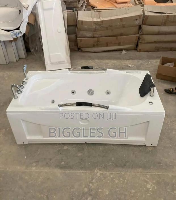 Straight Bath Jacuzzi With Shower Handles · Photo 2