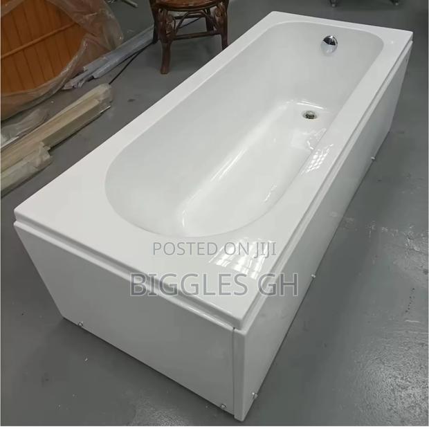 Straight Bathtub With Panel · Photo 1