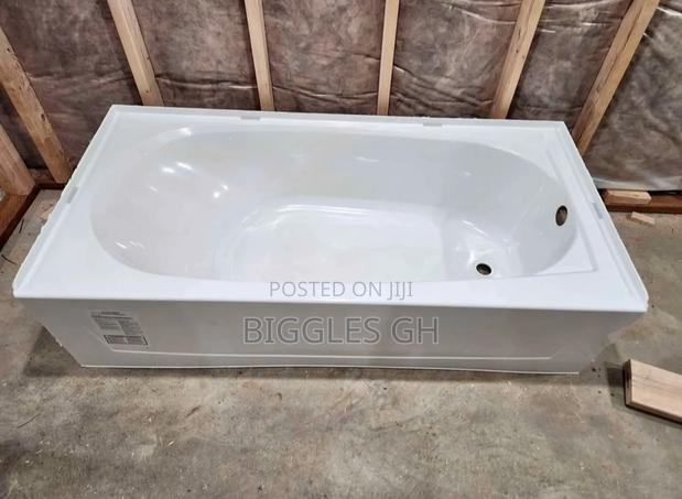 Straight Bathtub With Panel · Photo 3