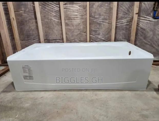Straight Bathtub With Panel · Photo 2