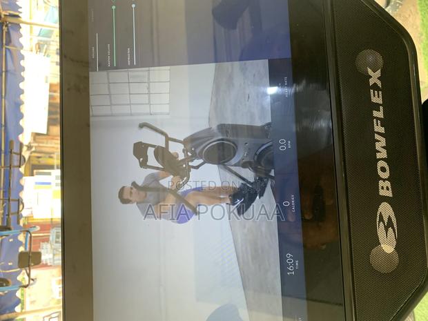 Bowflex Elliptical Tablet Screen 150kg · Photo 3