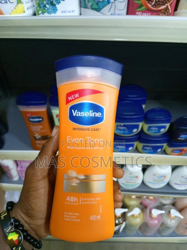 Vaseline Even Tone Body Lotion With Vitamin B3 and SPF 10 · Photo 3
