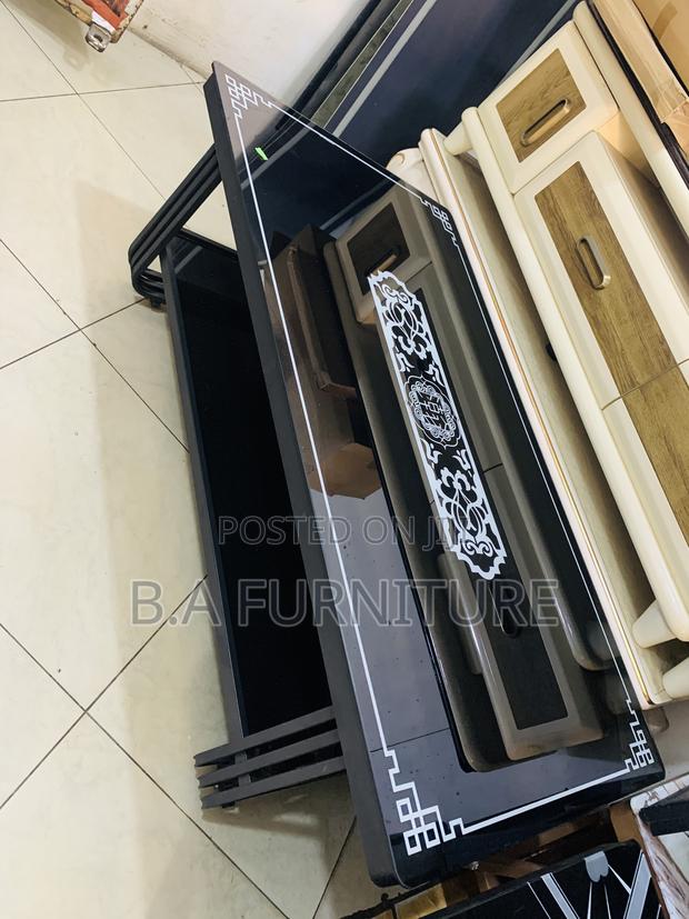 Executive Glass Center Table Big Size · Photo 3