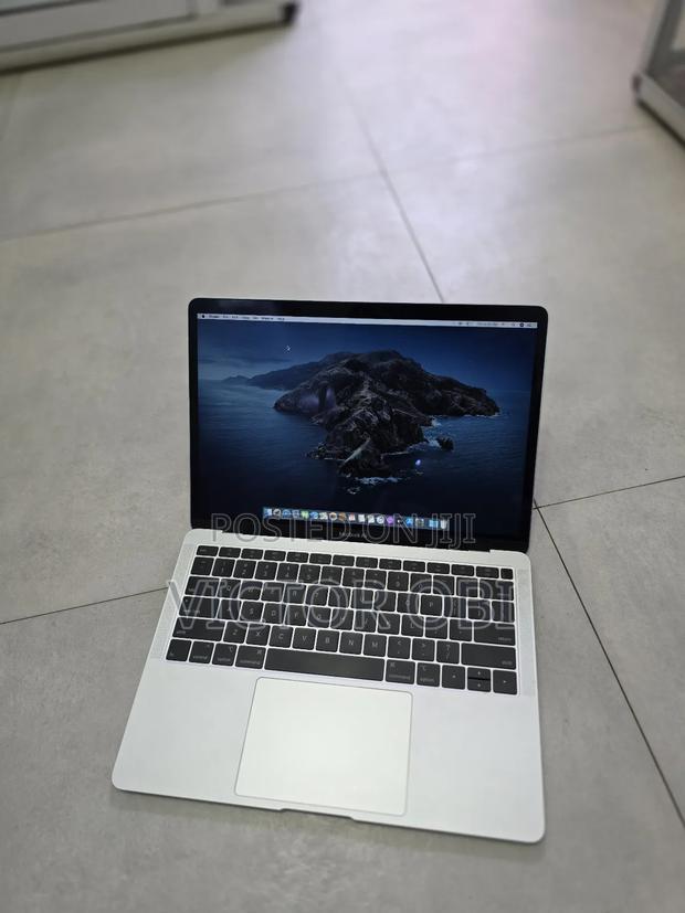 Laptop Apple MacBook Air 2019 8GB Intel Core I5 SSD 128GB · Photo 2