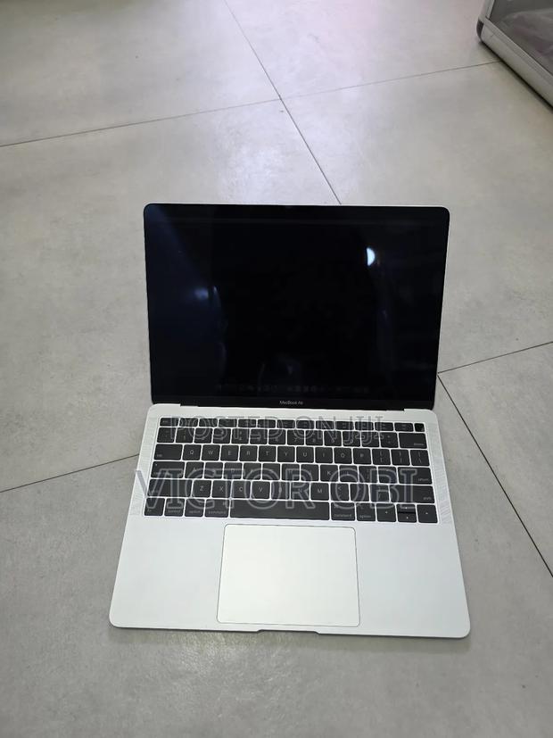Laptop Apple MacBook Air 2019 8GB Intel Core I5 SSD 128GB · Photo 4