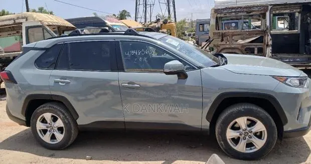 Toyota RAV4 XLE AWD 2020 Green · Photo 1