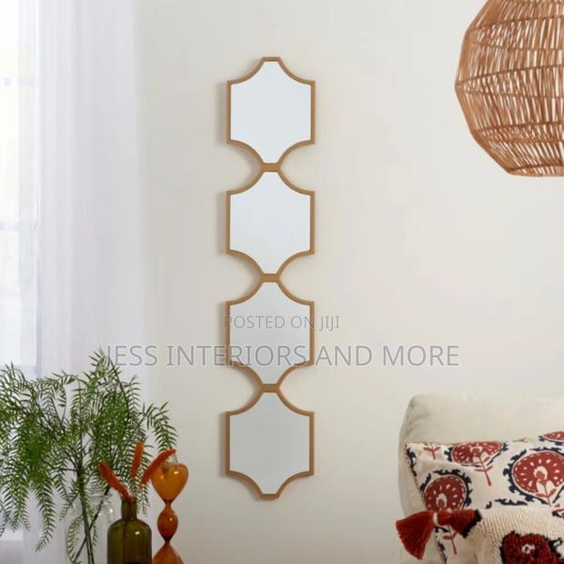 Panel Wall Mirror · Photo 1