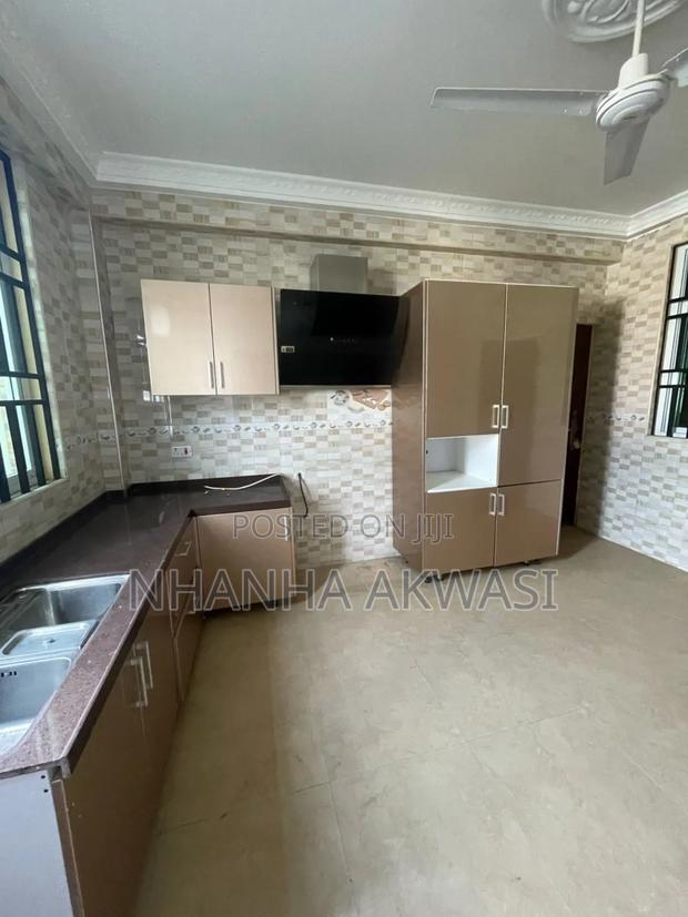 3bdrm Apartment in Sakumono, Tema Metropolitan for rent · Photo 2