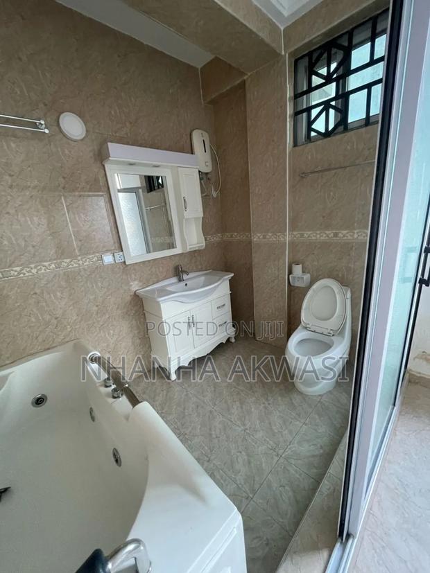 3bdrm Apartment in Sakumono, Tema Metropolitan for rent · Photo 5