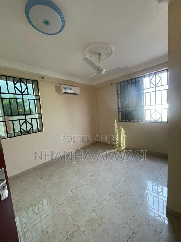 3bdrm Apartment in Sakumono, Tema Metropolitan for rent · Photo 6