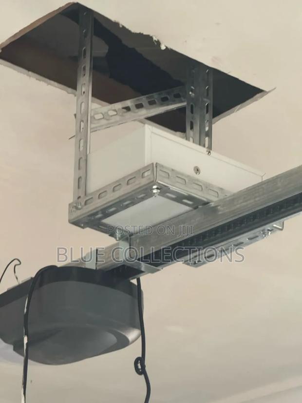 Garage Opener With Backup Battery · Photo 2