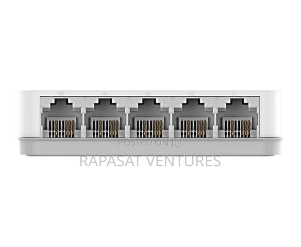 D-Link 5-Port 10/100 MBPS Unmanaged Switch Des-1005c · Photo 1