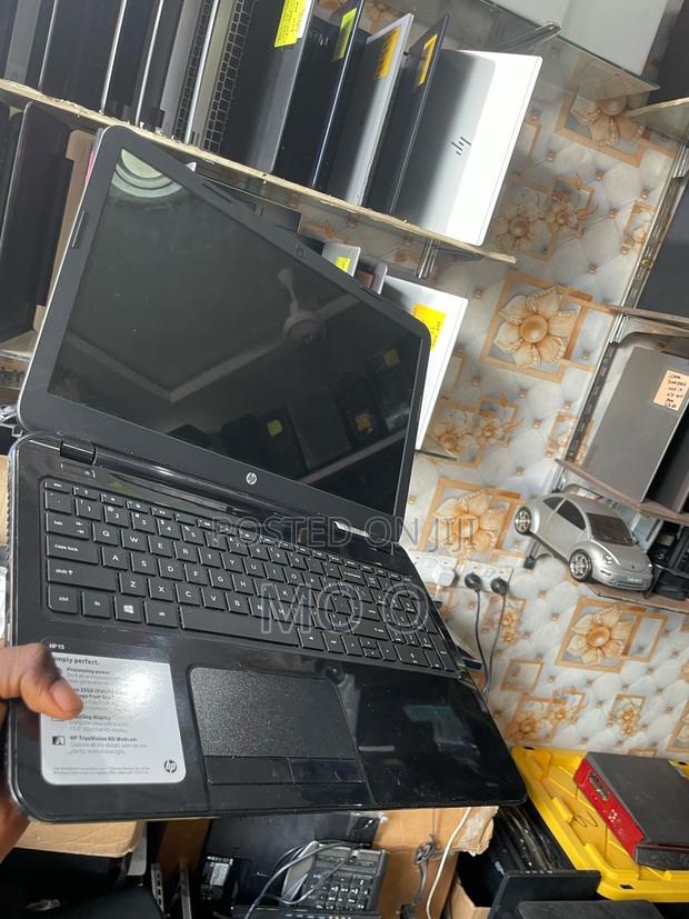 Laptop HP Pavilion 15 4GB AMD A4 HDD 500GB · Photo 1