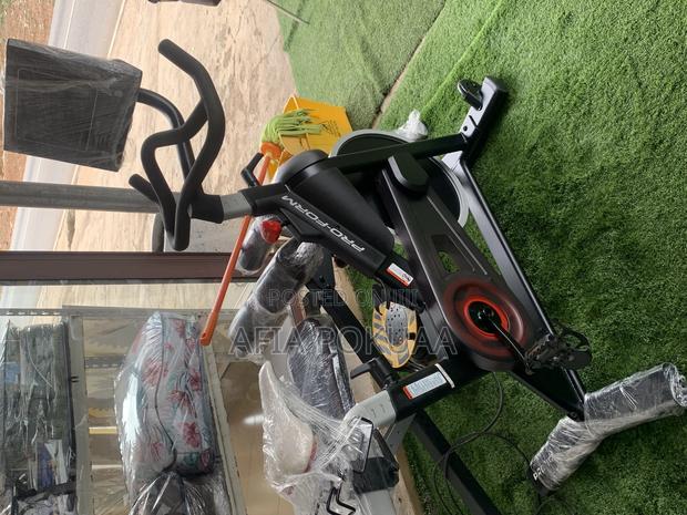 Proform Pro Spin Bike Hd Touchscreen Ifit · Photo 1