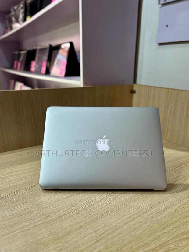 Laptop Apple MacBook Air 2015 8GB Intel Core I7 SSD 256GB · Photo 4