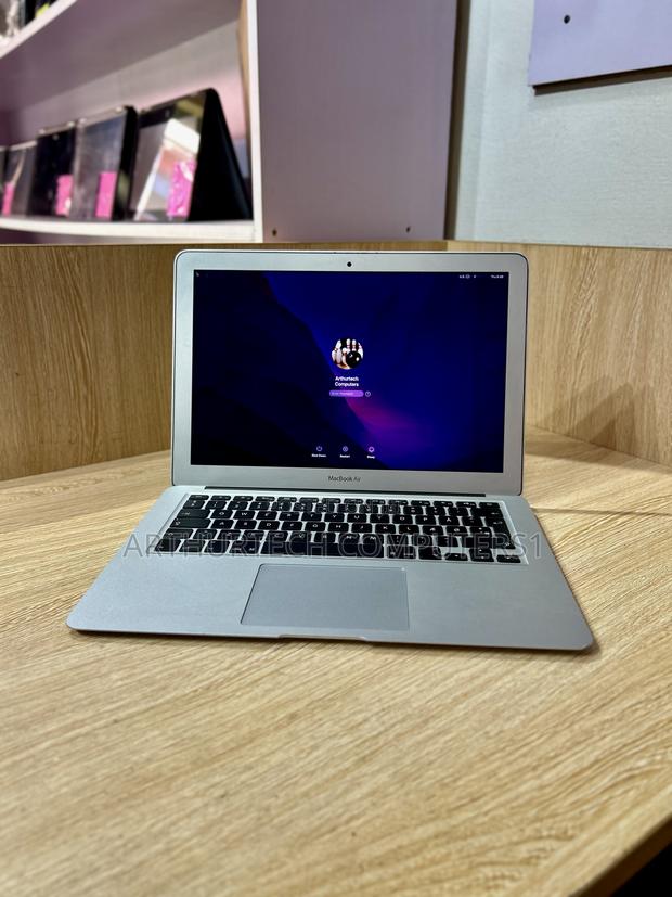 Laptop Apple MacBook Air 2015 8GB Intel Core I7 SSD 256GB · Photo 1