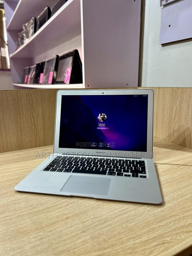 Laptop Apple MacBook Air 2015 8GB Intel Core I7 SSD 256GB · Photo 3