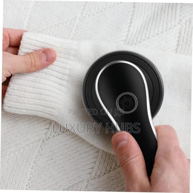 Clolthes Lint Remover (Rechargeable and Electric) · Photo 1