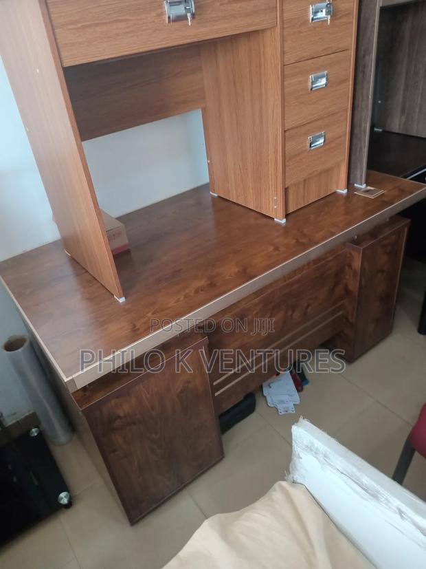 Executive Brown 1.4m Table · Photo 1