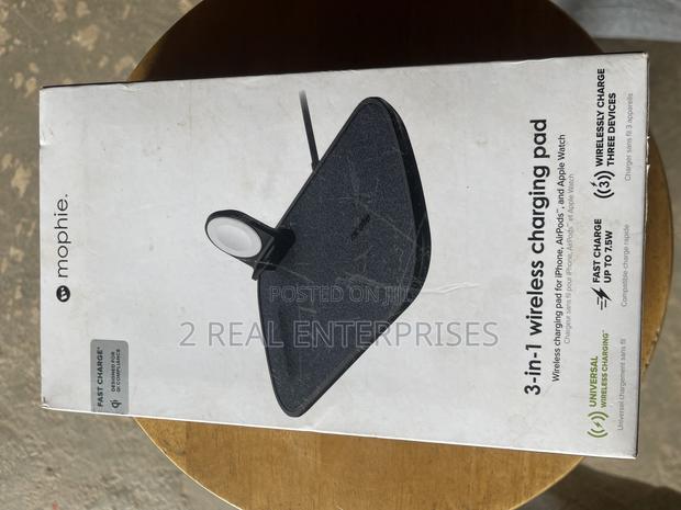 Mophie 3 in 1 Wireless Charging Pad From Uk · Photo 1