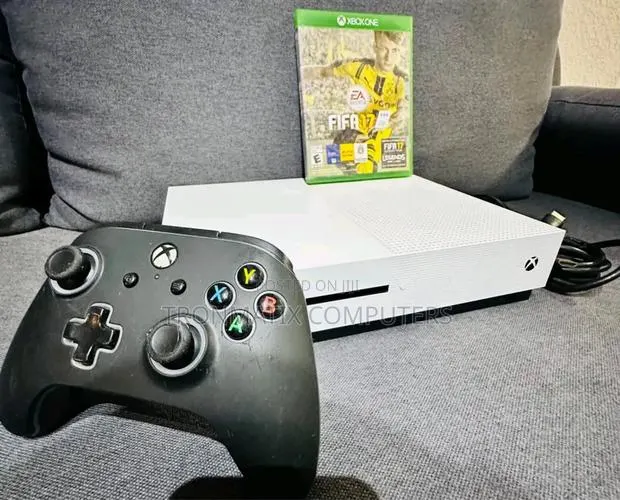 Xbox One S With White Pad · Photo 1