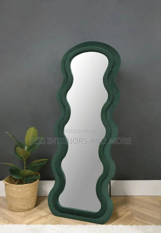 Wobble Mirror · Photo 1
