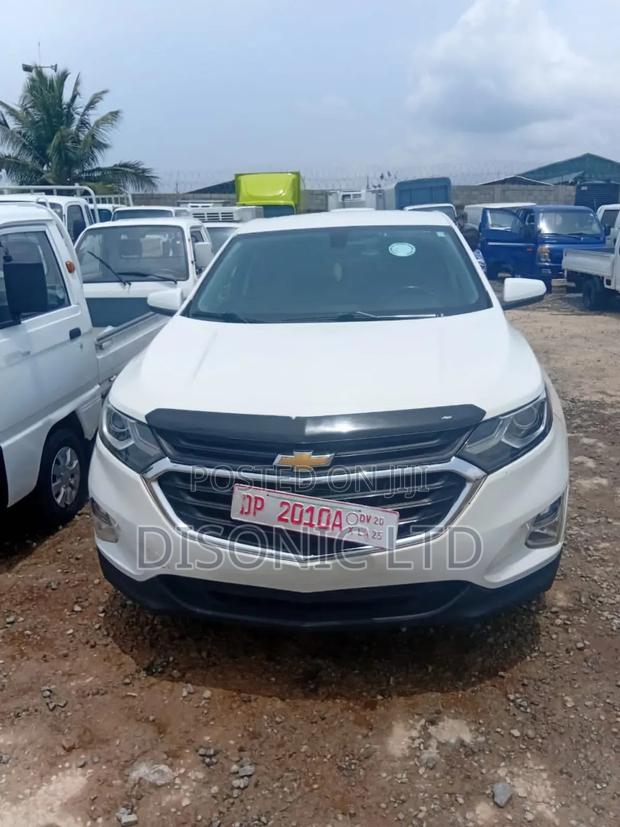 Chevrolet Equinox 2018 White · Photo 2