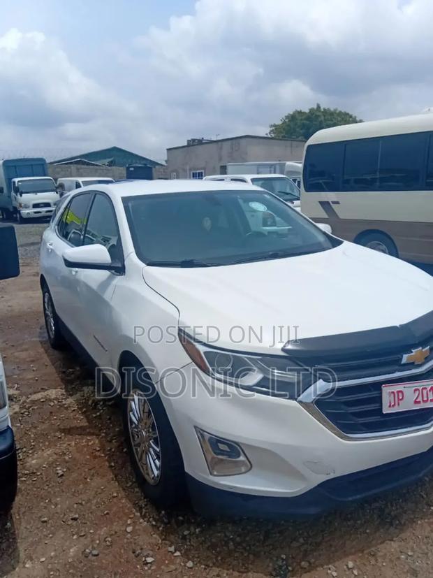 Chevrolet Equinox 2018 White · Photo 3