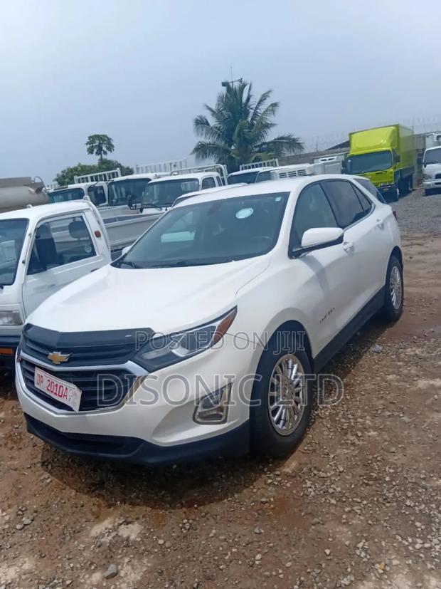 Chevrolet Equinox 2018 White · Photo 5