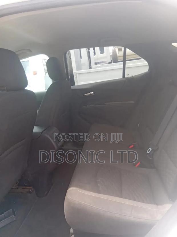 Chevrolet Equinox 2018 White · Photo 6