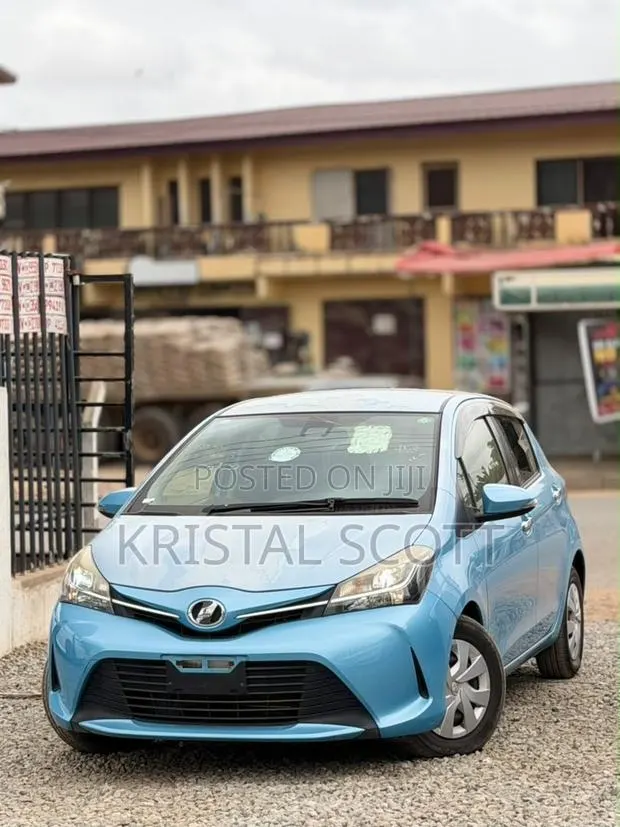 Toyota Vitz 1.3 AWD 3dr 2014 Blue · Photo 1